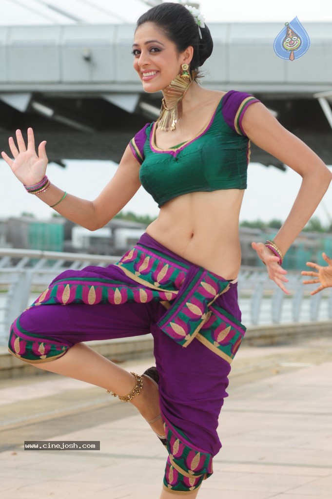 Parvathi Melton Cute Photos - 18 / 60 photos