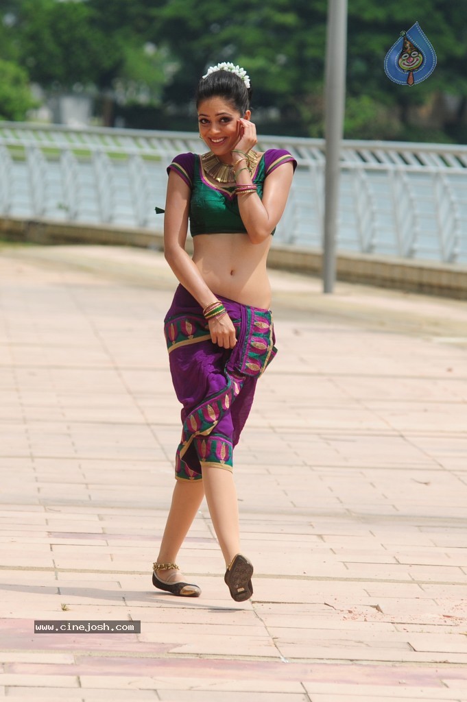 Parvathi Melton Cute Photos - 21 / 60 photos