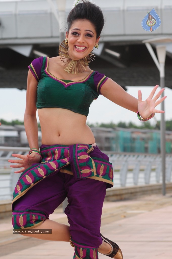 Parvathi Melton Cute Photos - 22 / 60 photos