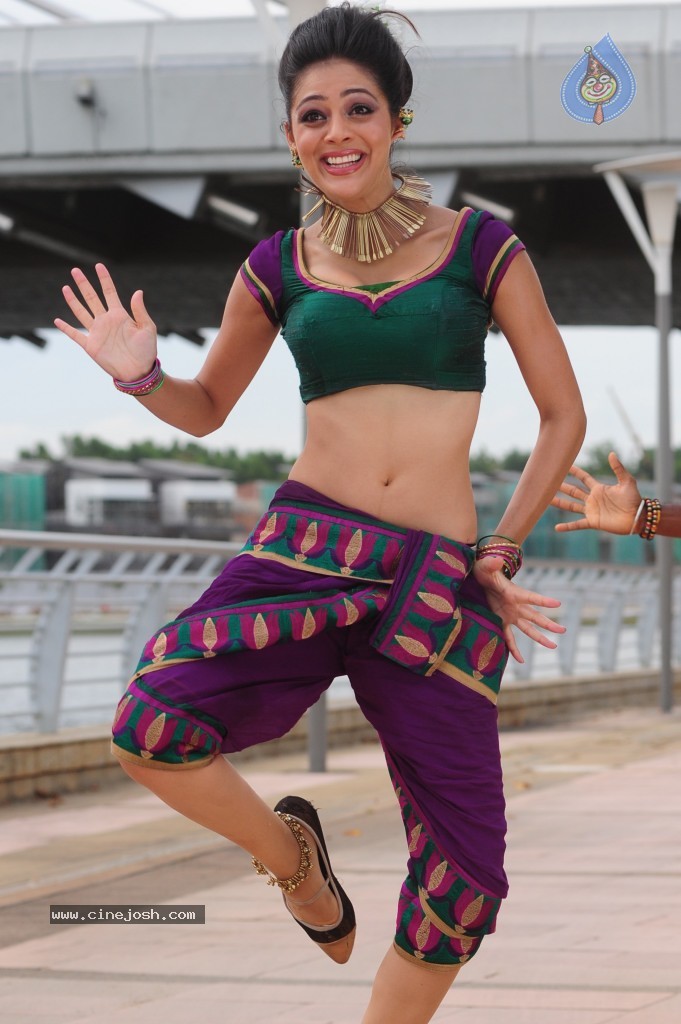 Parvathi Melton Cute Photos - 26 / 60 photos