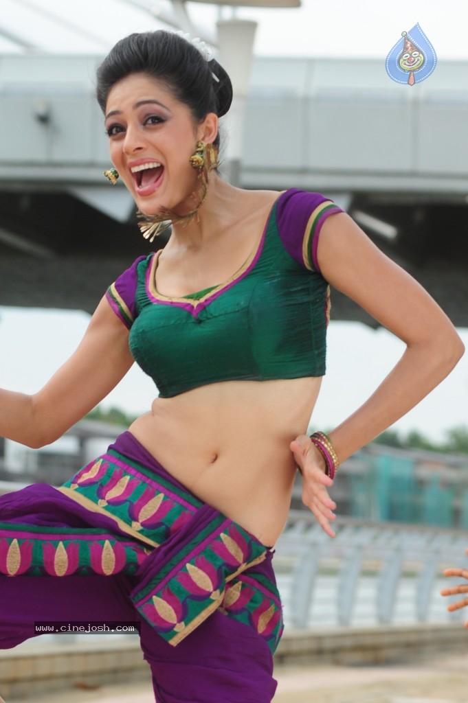 Parvathi Melton Cute Photos - 28 / 60 photos