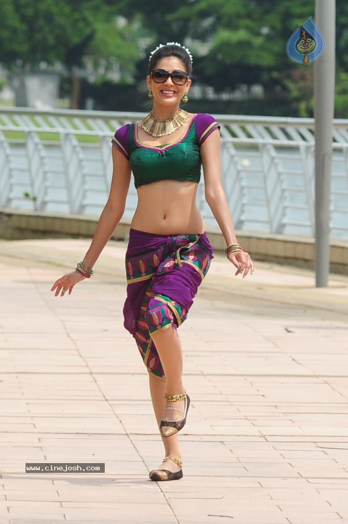 Parvathi Melton Cute Photos - 36 / 60 photos