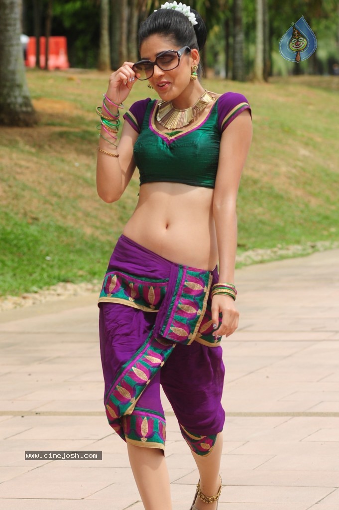 Parvathi Melton Cute Photos - 41 / 60 photos