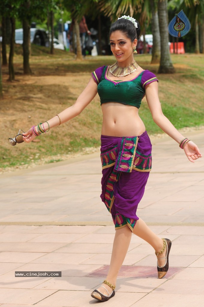 Parvathi Melton Cute Photos - 42 / 60 photos