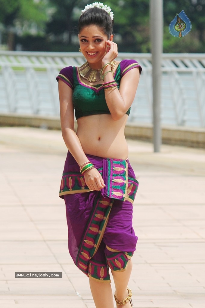 Parvathi Melton Cute Photos - 54 / 60 photos