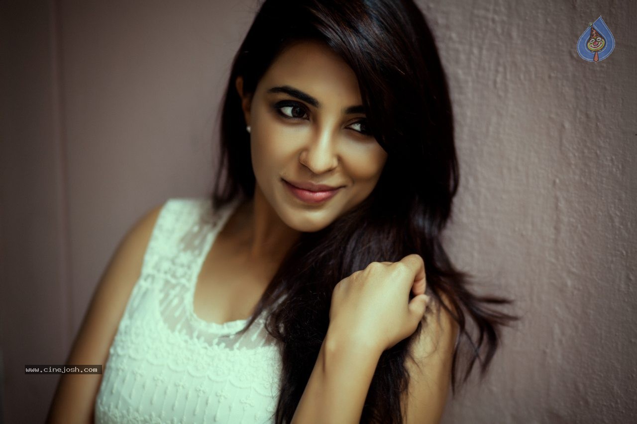 Parvathy Nair Latest Photos - 8 / 21 photos