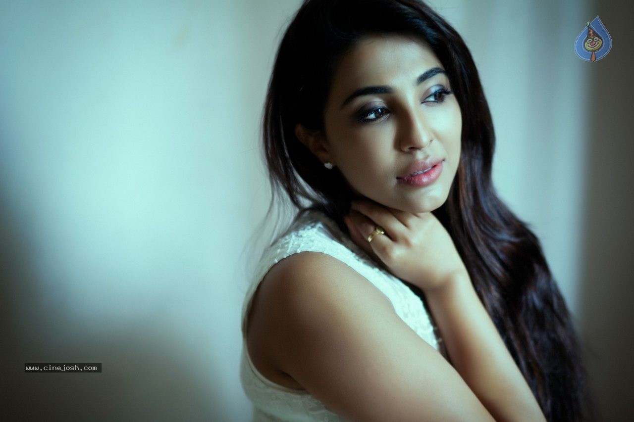 Parvathy Nair Latest Photos - 15 / 21 photos