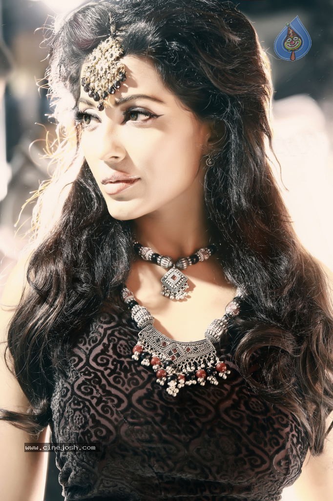 Parvathy Nair New Portfolio - 9 / 19 photos