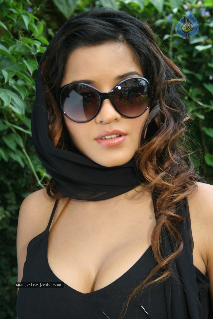 Parveen Begum Hot Stills - 11 / 61 photos