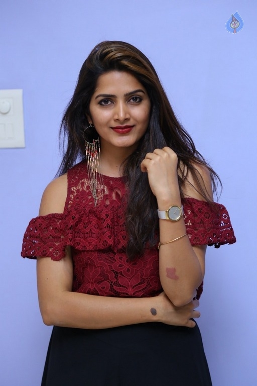 Pavani Gangireddy Latest Photos - 6 / 17 photos