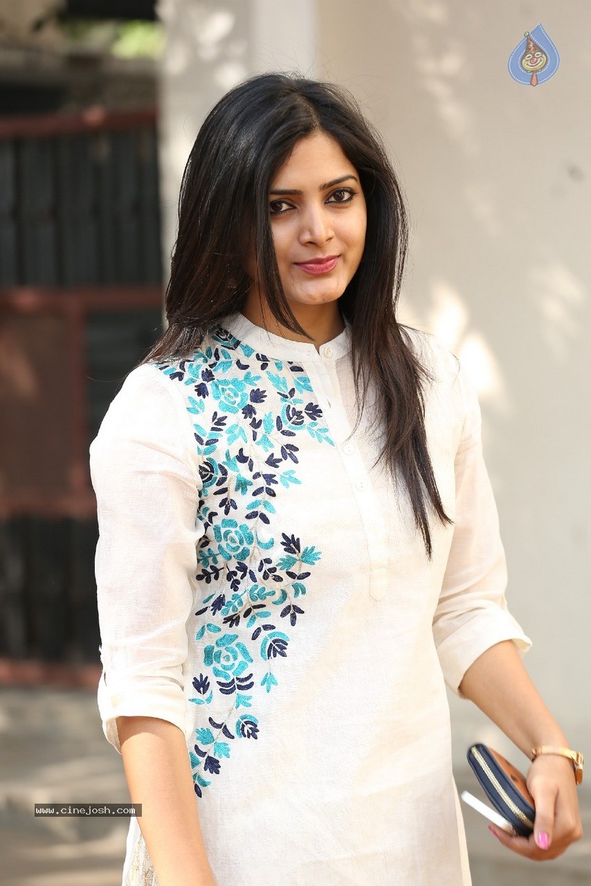 Pavani Gangireddy New Photos - 59 / 60 photos