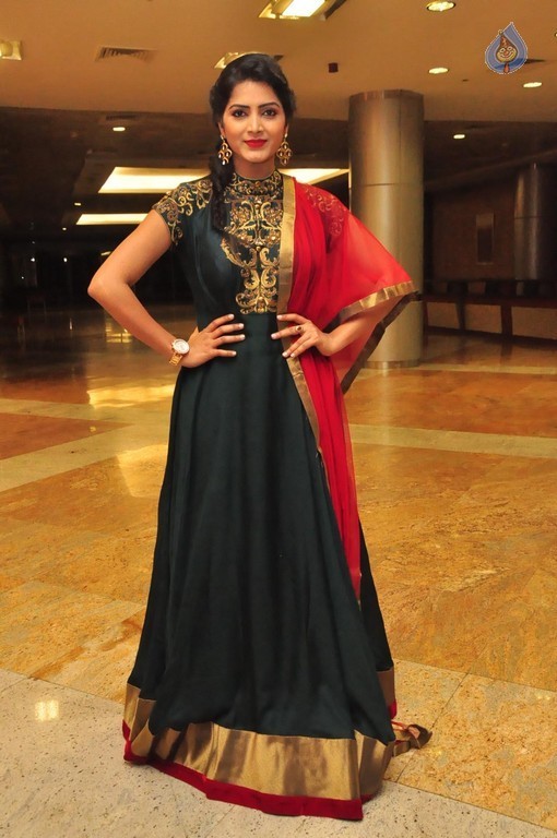 Pavani Gangireddy New Photos - 20 / 42 photos