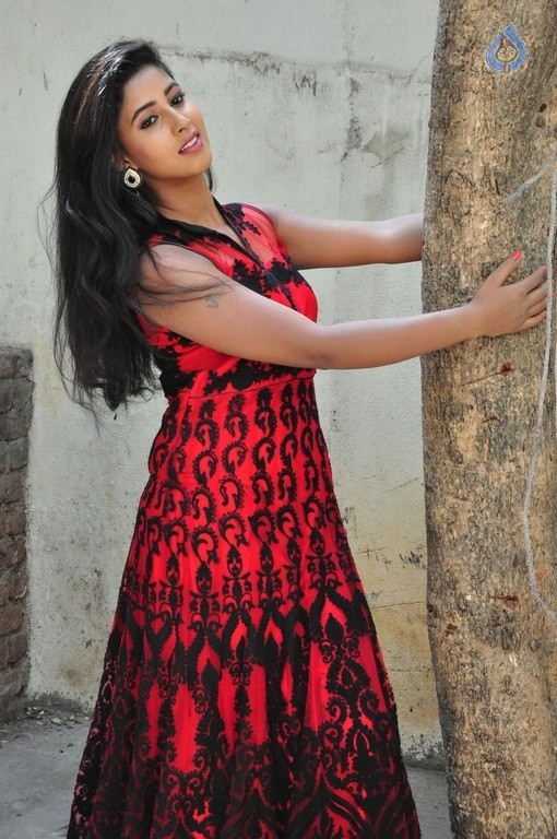 Pavani Latest Pics - 26 / 42 photos