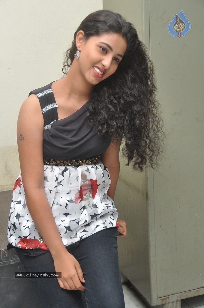 Pavani Latest Stills - 5 / 98 photos