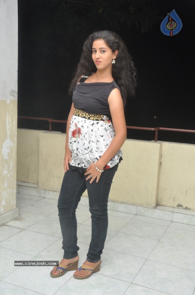 Pavani Latest Stills - 8 / 98 photos