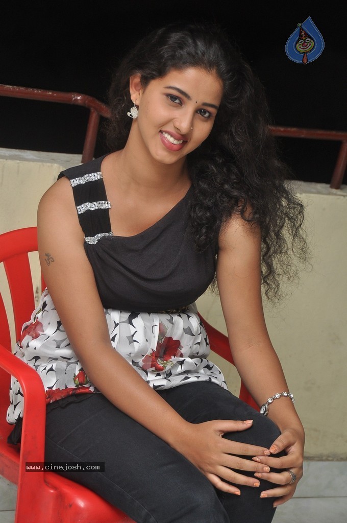 Pavani Latest Stills - 61 / 98 photos