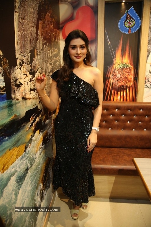 Payal Rajput New Photos - 17 / 21 photos