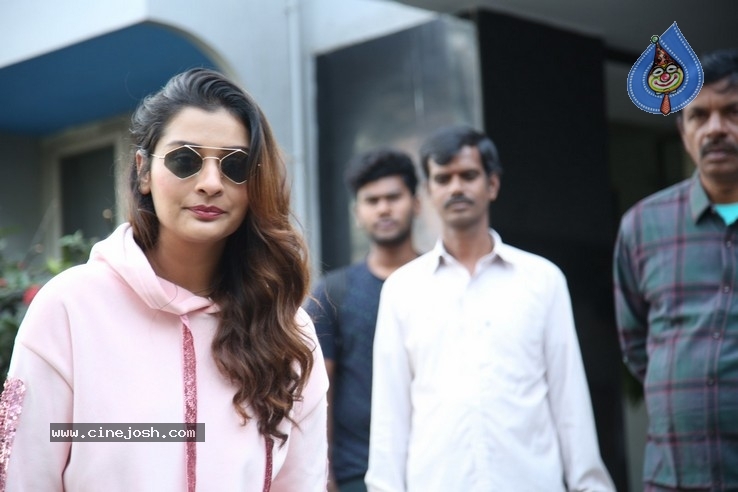 Payal Rajput Stills - 20 / 37 photos