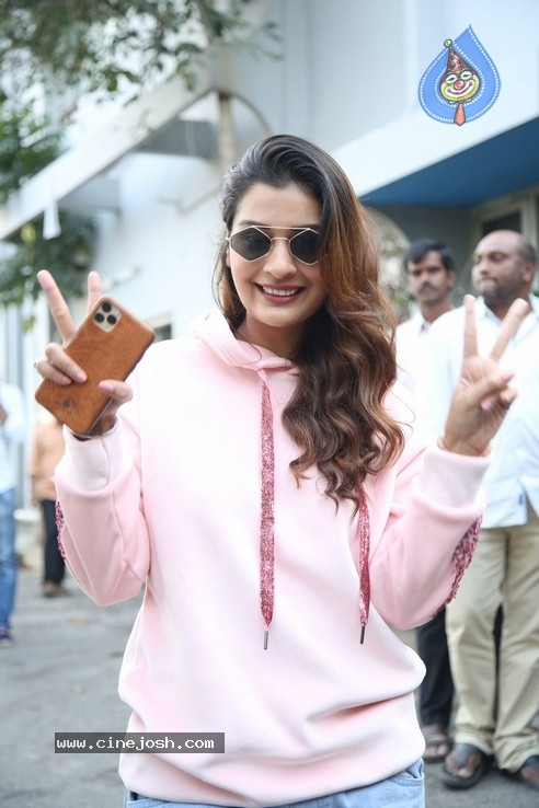 Payal Rajput Stills - 22 / 37 photos