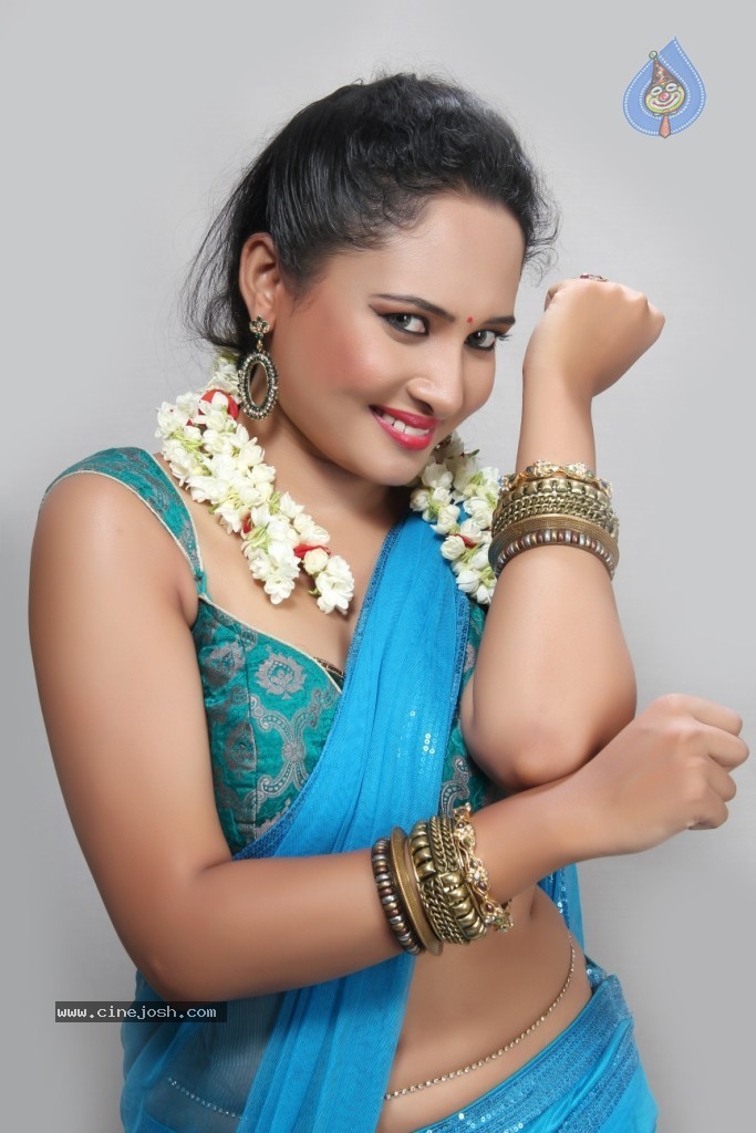 Pearl De Souza Stills - 5 / 11 photos