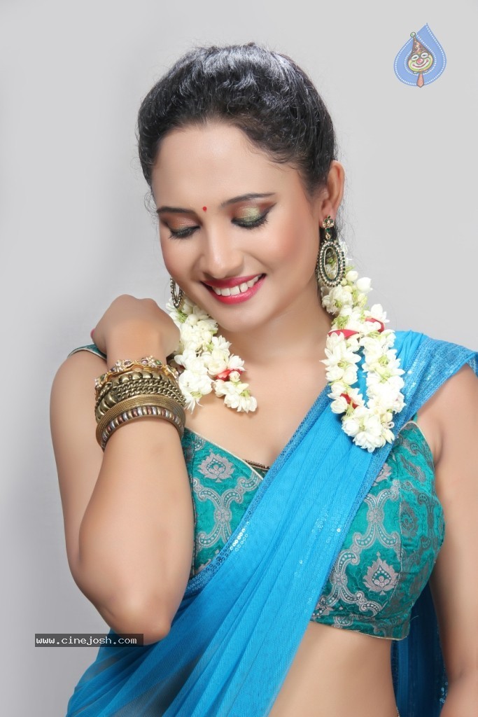 Pearl De Souza Stills - 7 / 11 photos