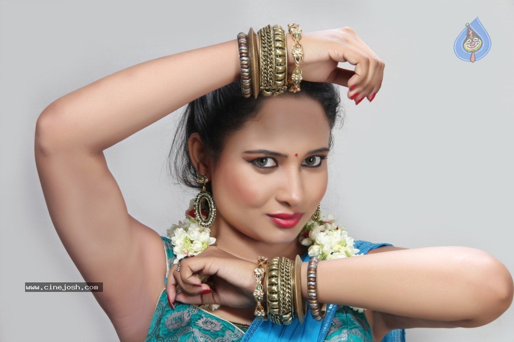 Pearl De Souza Stills - 8 / 11 photos