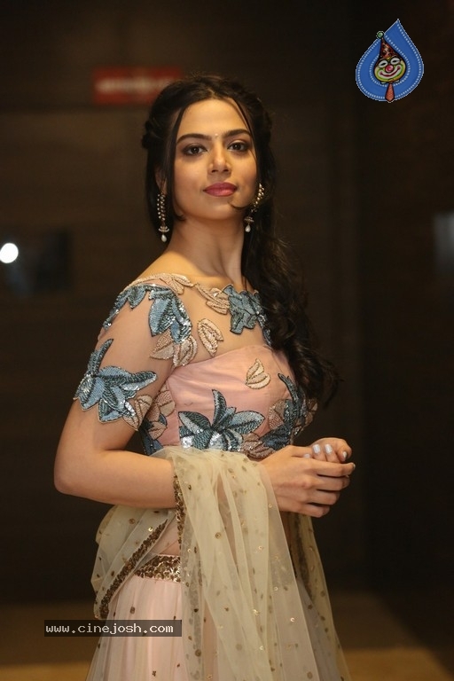 Perlene Bhesania Photos - 19 / 38 photos