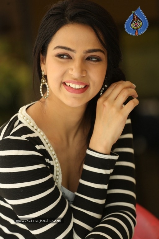 Perlene Bhesania Photos - 2 / 20 photos