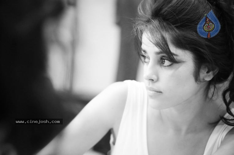 Piaa Bajpai Hot Stills - 6 / 18 photos