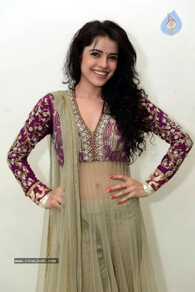 Piaa Bajpai New Stills - 12 / 31 photos