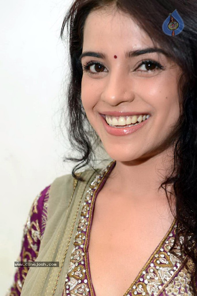 Piaa Bajpai New Stills - 14 / 31 photos