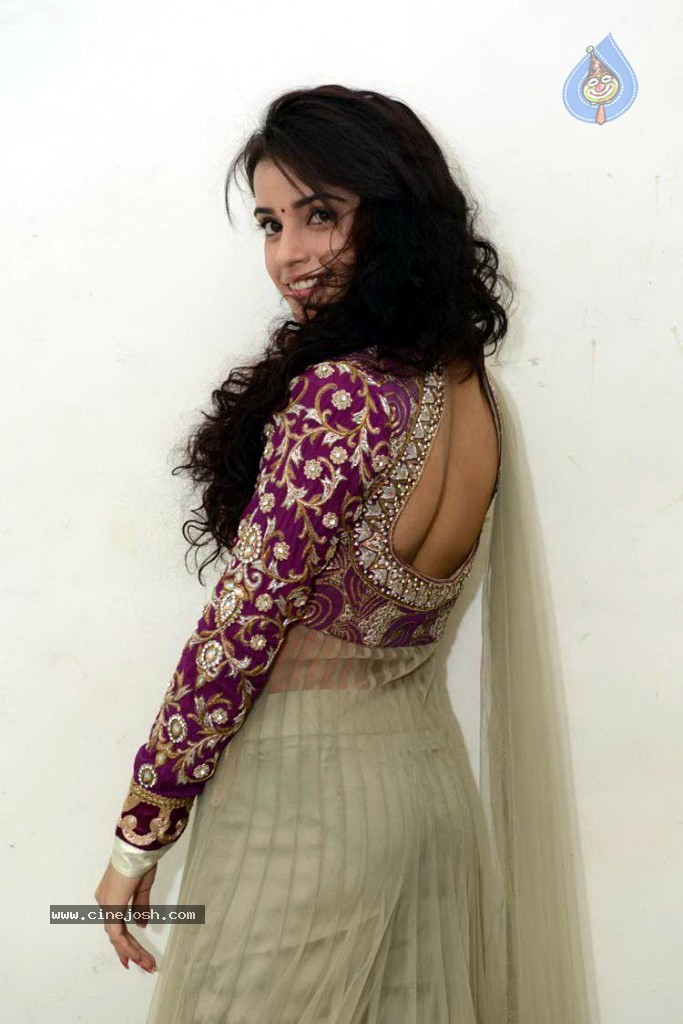 Piaa Bajpai New Stills - 16 / 31 photos