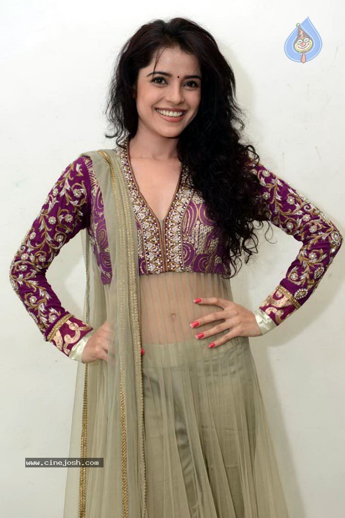 Piaa Bajpai New Stills - 17 / 31 photos