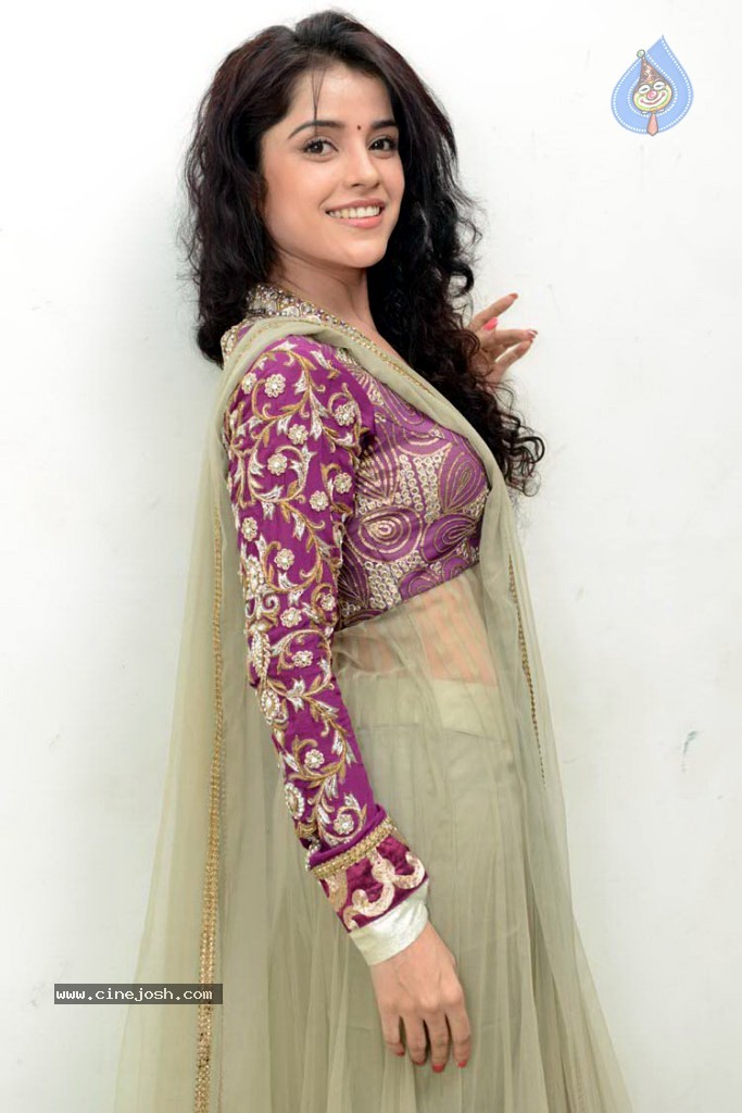 Piaa Bajpai New Stills - 18 / 31 photos