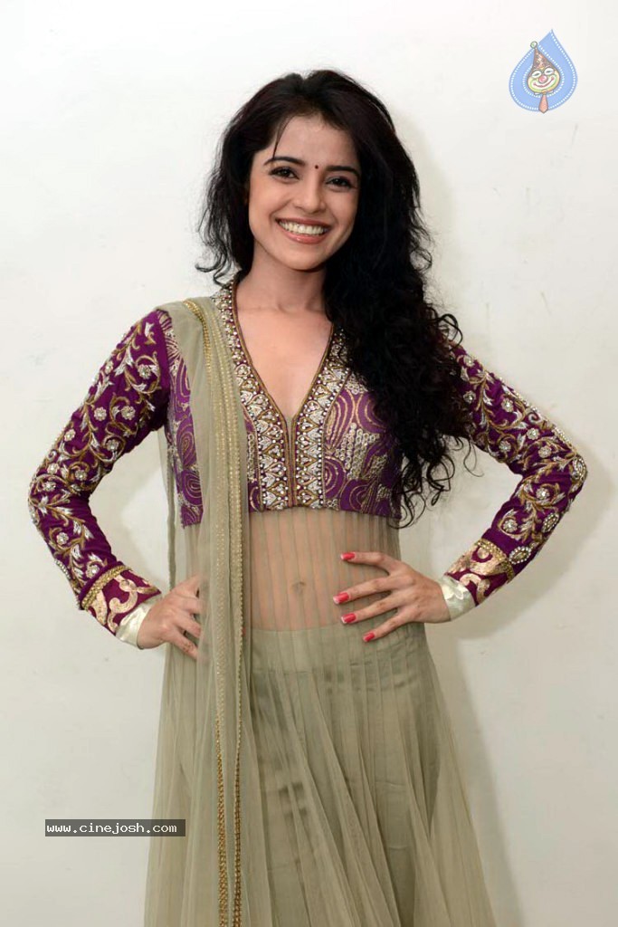 Piaa Bajpai New Stills - 22 / 31 photos