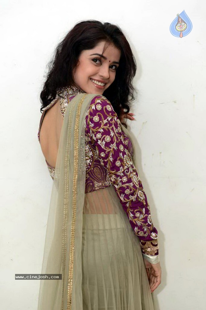 Piaa Bajpai New Stills - 24 / 31 photos