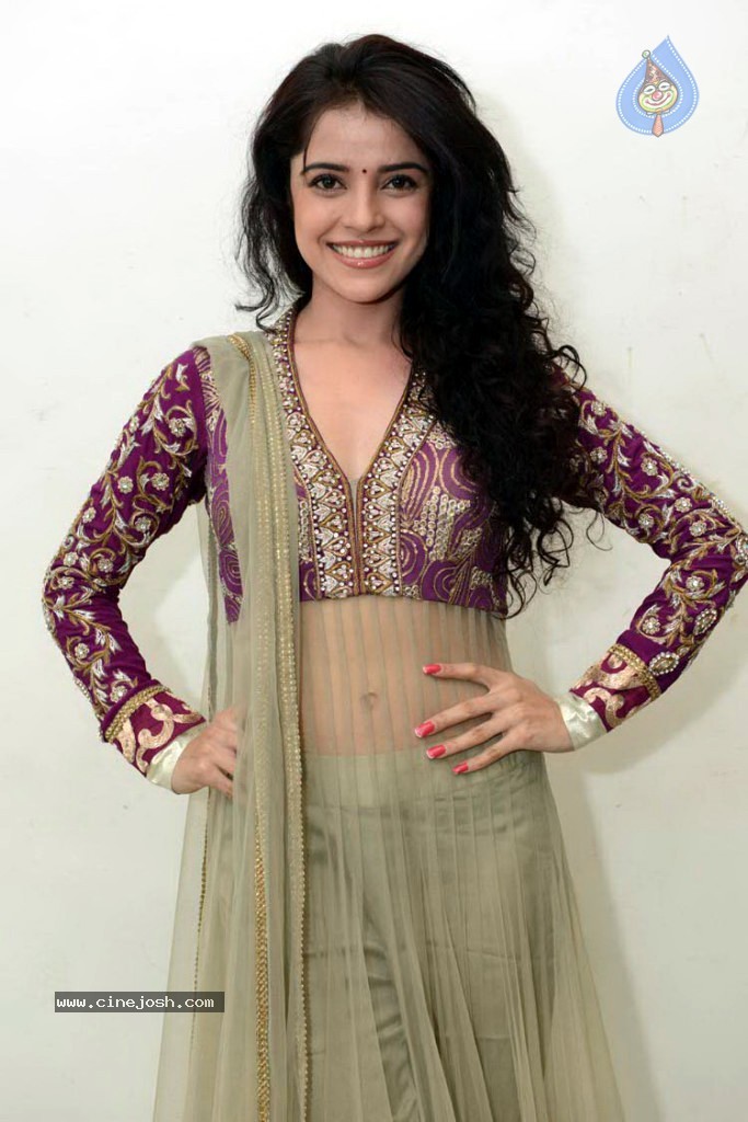 Piaa Bajpai New Stills - 26 / 31 photos