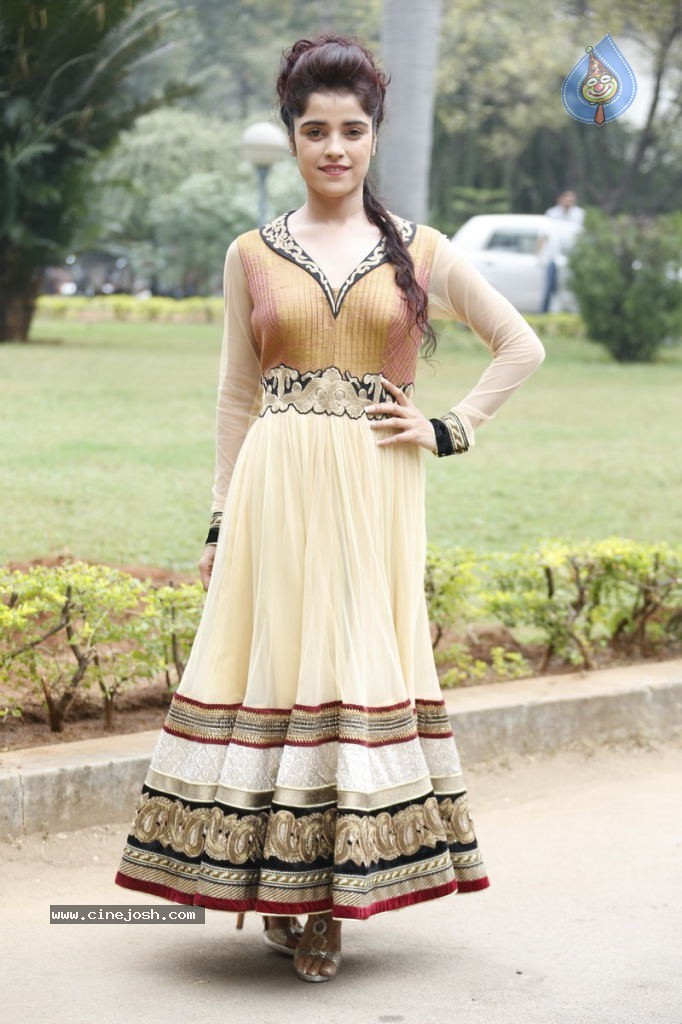 Piaa Bajpai New Stills - 6 / 63 photos