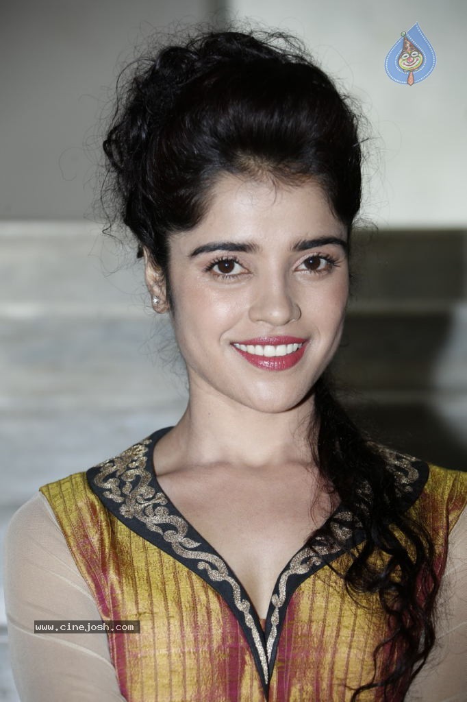 Piaa Bajpai New Stills - 19 / 63 photos