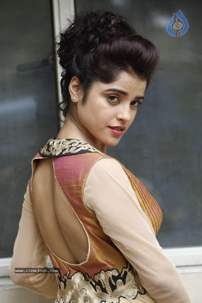Piaa Bajpai New Stills - 26 / 63 photos