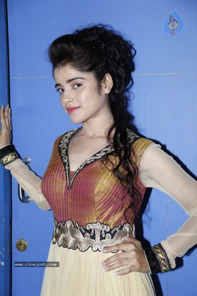 Piaa Bajpai New Stills - 32 / 63 photos
