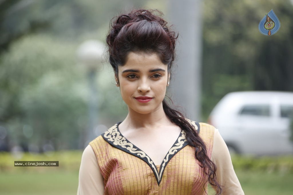 Piaa Bajpai New Stills - 42 / 63 photos