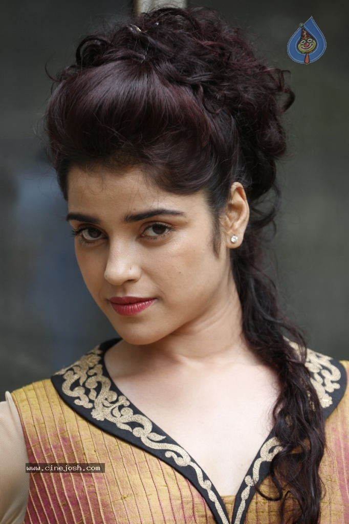 Piaa Bajpai New Stills - 43 / 63 photos