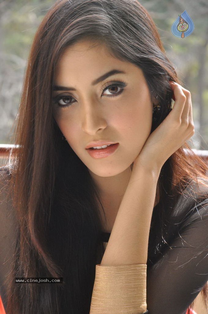 Pinky Savika Latest Stills - 25 / 77 photos