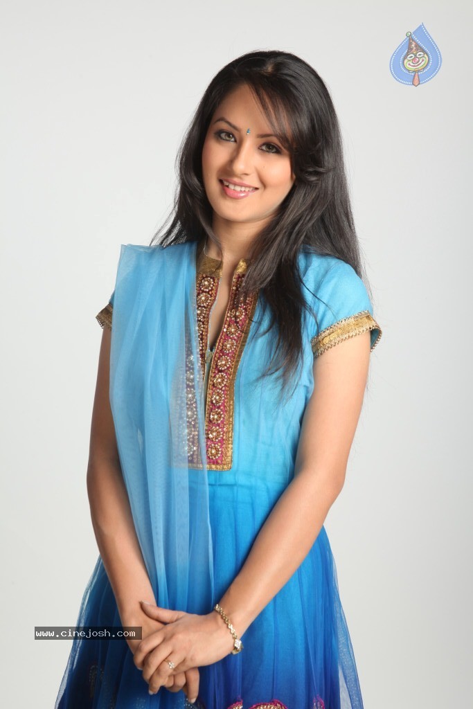 Pooja Bose Latest Stills - 8 / 56 photos