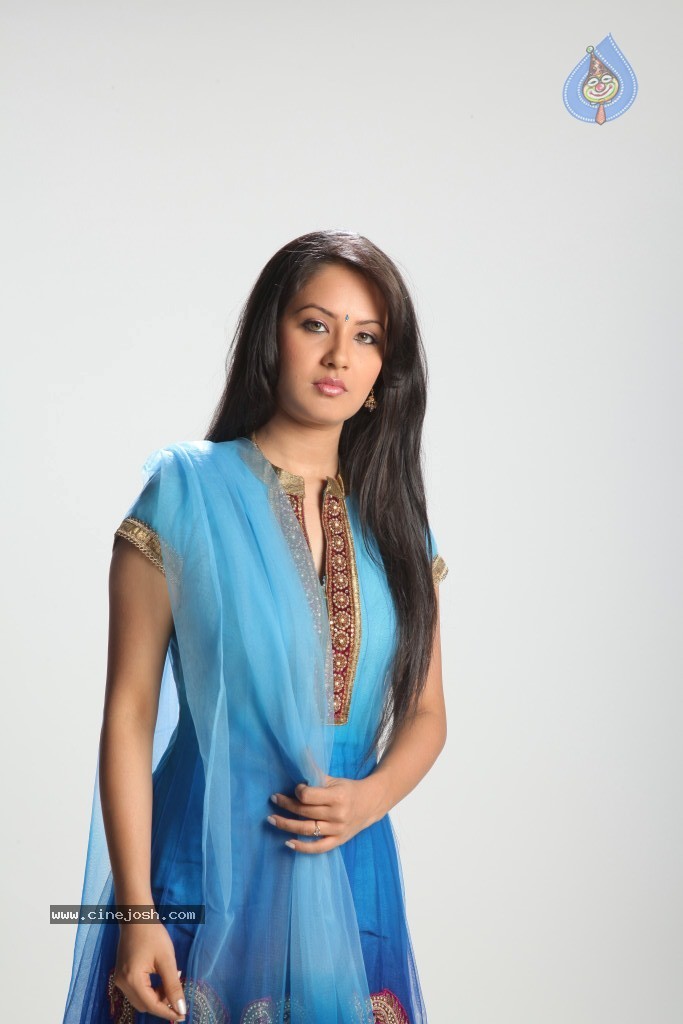 Pooja Bose Latest Stills - 15 / 56 photos