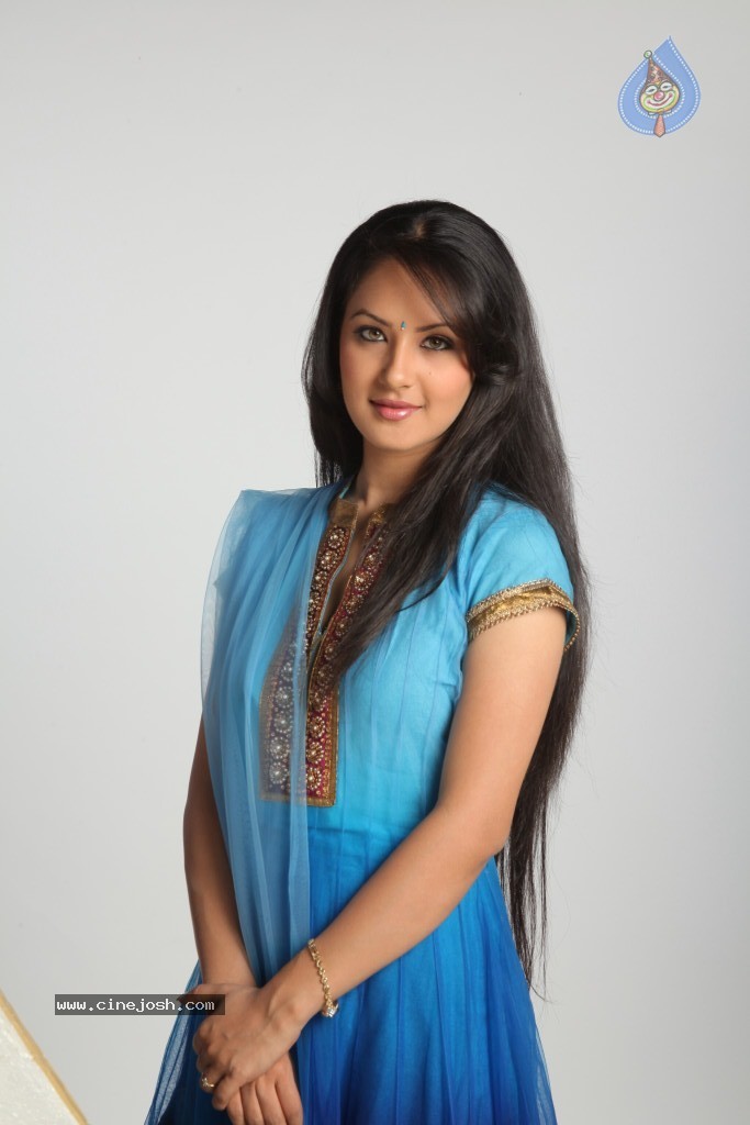 Pooja Bose Latest Stills - 24 / 56 photos