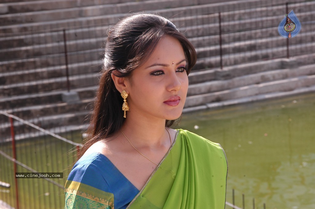 Pooja Bose Latest Stills - 29 / 56 photos