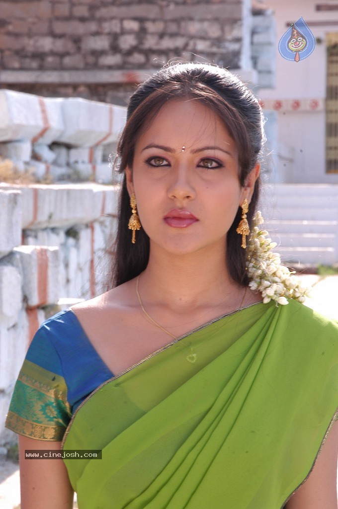 Pooja Bose Latest Stills - 38 / 56 photos