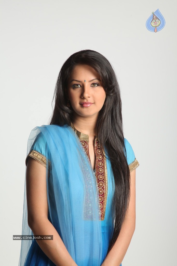 Pooja Bose Latest Stills - 40 / 56 photos